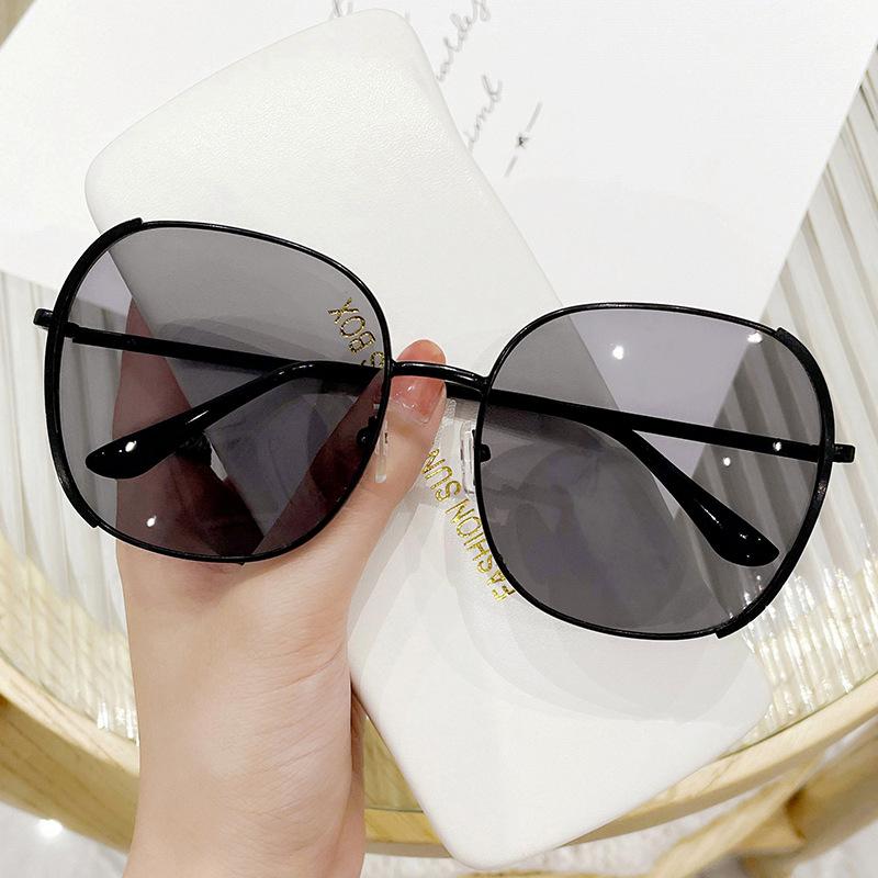 Gradient Sunglasses Women Fashion Oversized Square Sun Glasses Female Vintage Anti Glare Shade Eyewear For Driving Hiking Uv400