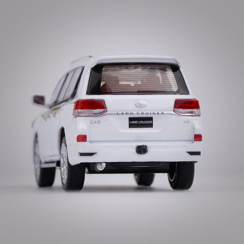 1/64 TOYOTA Land Cruiser LC200 Miniatyrmodell JKM 1/64 Premium SUV Leketøybil Kjøretøy Frie Hjul Støpt Legering Samling Gave