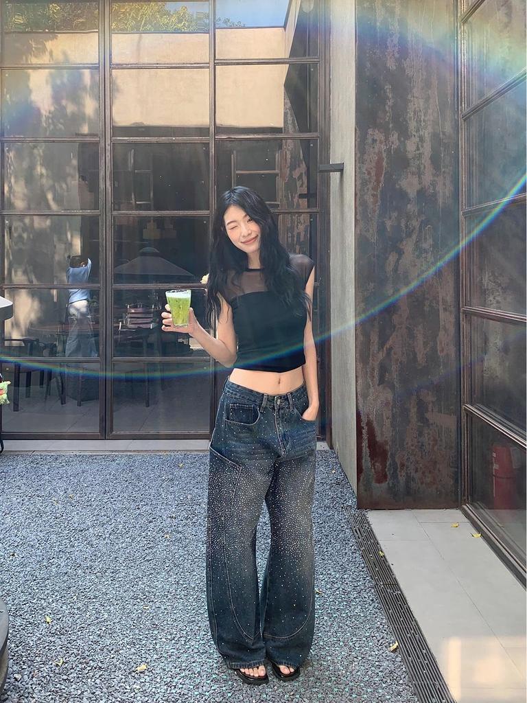 American Fashion Curved-Leg Star-Studded Wide-Leg Jeans for Women - Spring 2026 Edition