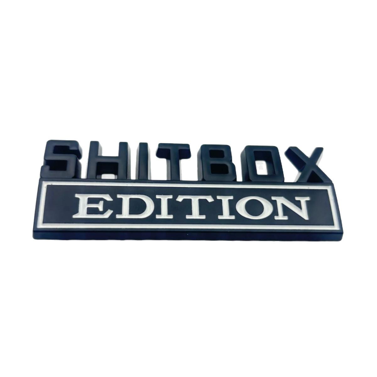 Эксклюзивный металлический шильдик на крыло автомобиля SHIT BOX