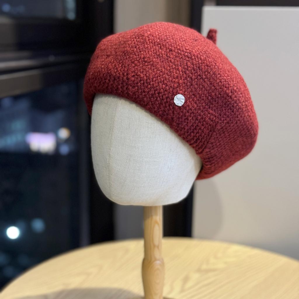 New Autumn and Winter Knitted Beret Women's Casual Literary Painter's Hat Korean Version Versatile Face Showing Little Bud Hat Trend