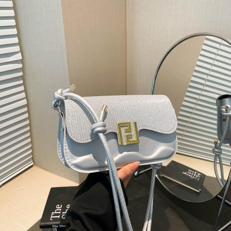 

Foreign order advanced texture versatile small bag women s bag 2025 new fashion chain small square bag commuter messenger bag tide серебряный