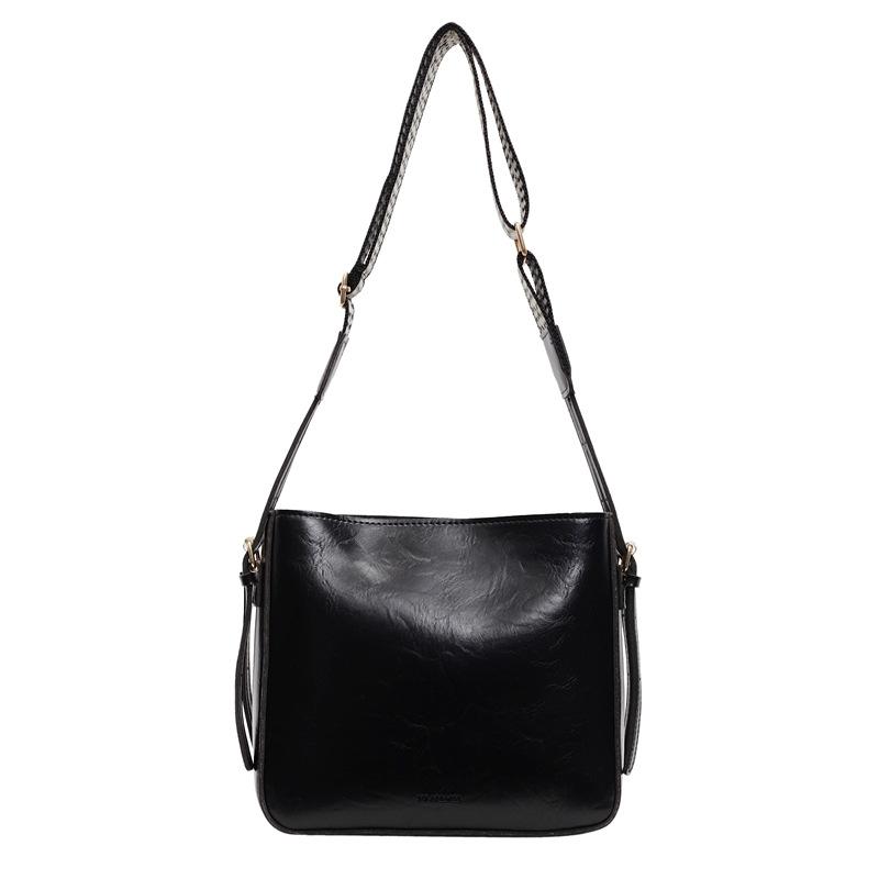 

Сегодняшние популярные сумки женские новые осенне-зимние ретро сумки-мессенджеры с широкими плечевыми ремнями универсальные сумки-ведра чёрный