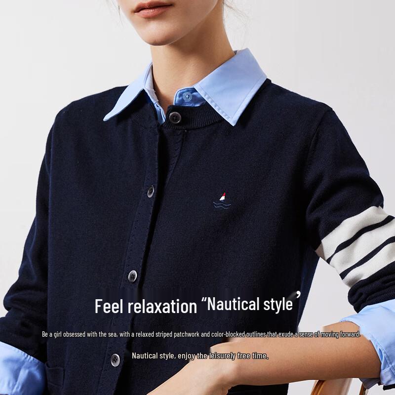 Navigare Women's Round Neck Knitted Cardigan