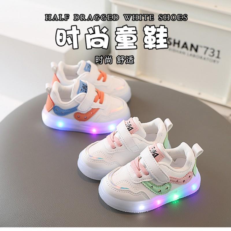 Scarpe da ginnastica luminose per bambini Piccoli 1-6 anni Suola morbida Antiscivolo Scarpe da passeggio con luci LED Fodera in rete Chiusura
