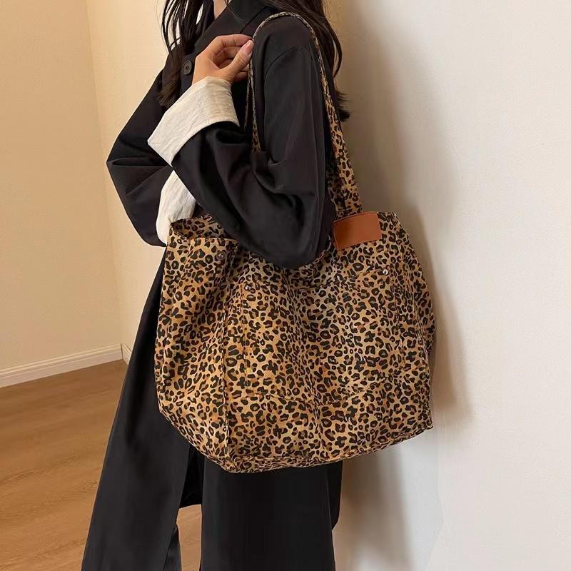 Large Capacity Leopard Print Fashionable Shoulder Bag for Women,simple and Personalized Tote Bag,versatile Shopping Bag Travel B