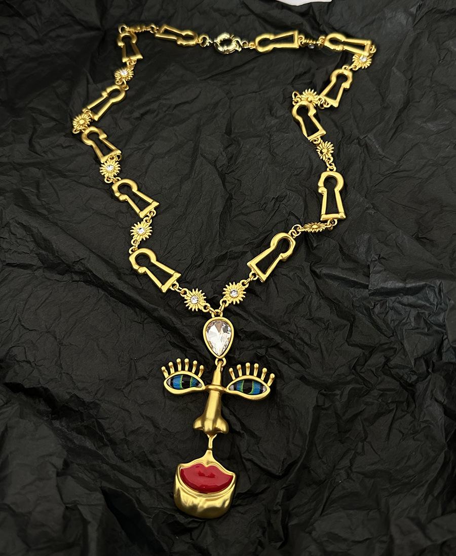 

Ретро Дизайн Чувство Глаза Ресницы Нос Ярко-красные Губы Серьги Уникальная Индивидуальность Трендовые Подиумные Серьги-гвоздики