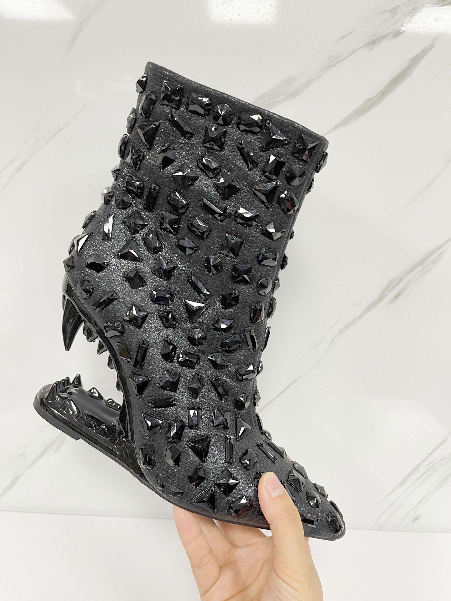 

Каблук-зубец с фигурным узором, очень высокий каблук, острый, со стразами, модный показ, женские сапоги большого размера, короткие сапоги 34 чёрный