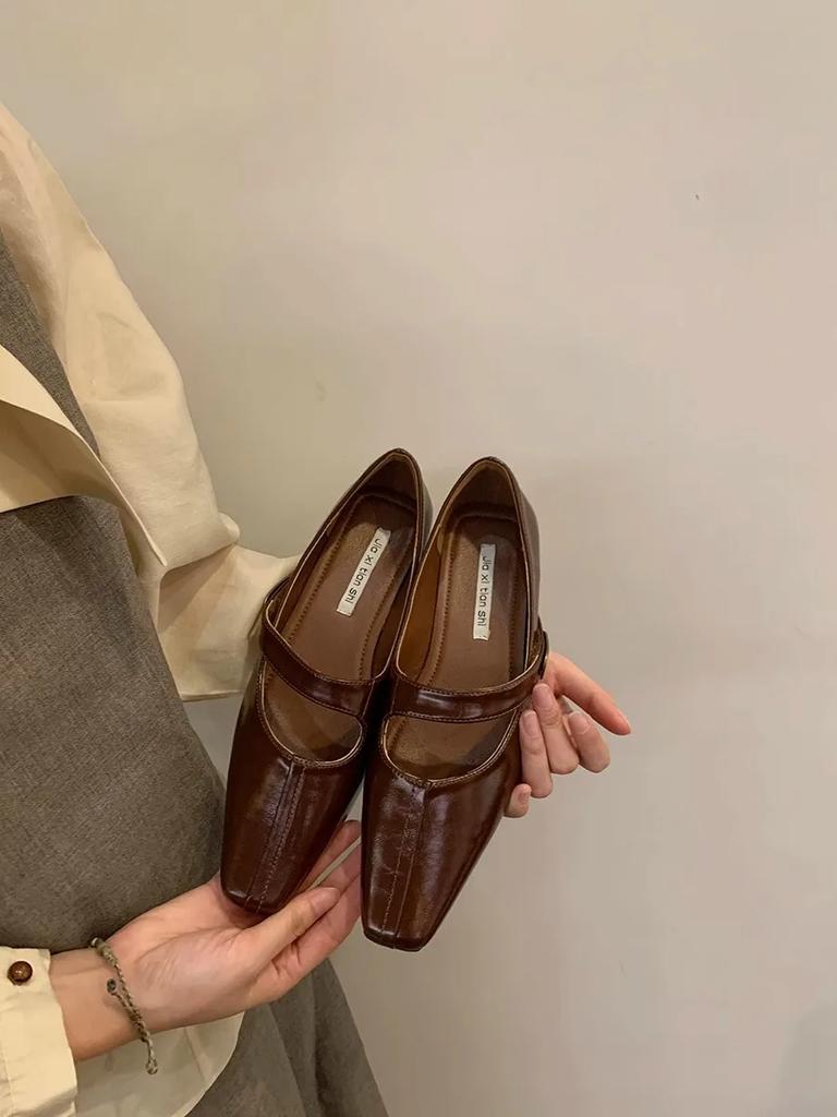 Novelty Split Toe Flat Shoes Woman Quality Leather Mary Janes Japanese Style Trotters Flats Ankle Bele Tabi Ninja Loafers Women