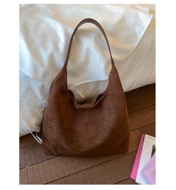 

Simple casual matte mother and child bag women s 2025 new early autumn retro shoulder bag large capacity commuter tote bag