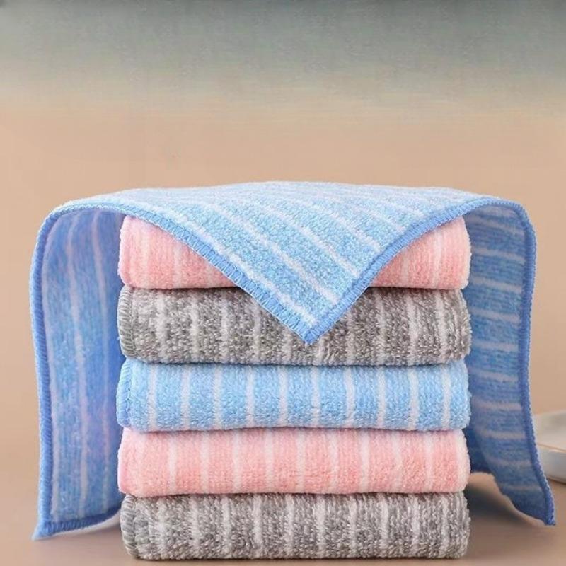 

Однотонная полосатая салфетка с оверлоком используется для уборки кухни, удаления пятен, протирания стола, впитывания воды, удаления масла и не оставляет волокон. [25*25]1pc серый