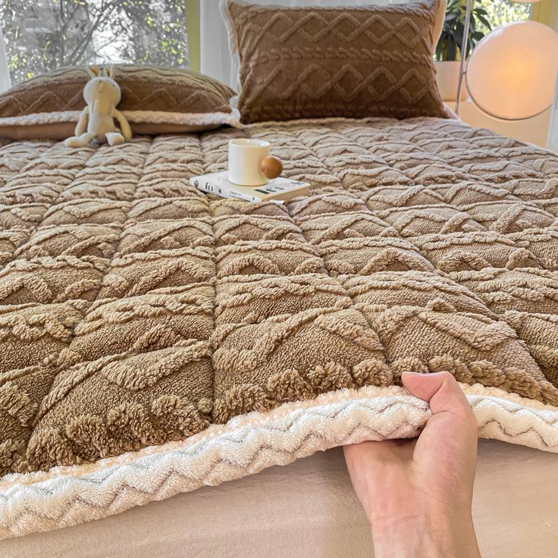 

Зимний Тафтовый Бархатный Наматрасник Флисовое Покрывало Складной Нескользящий Тонкий Татами Мат Студенческое Общежитие Простыня Чехол для Матраса pillowcase 1pcs