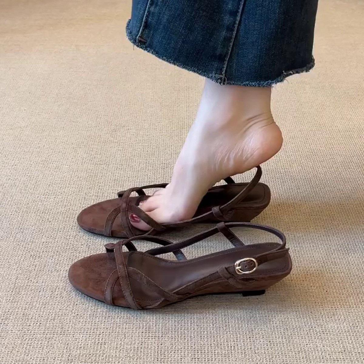 

Vintage round head hollow niche design open-toed sandals women s soft-soled commuter wedges Roman sandals 41 коричневый