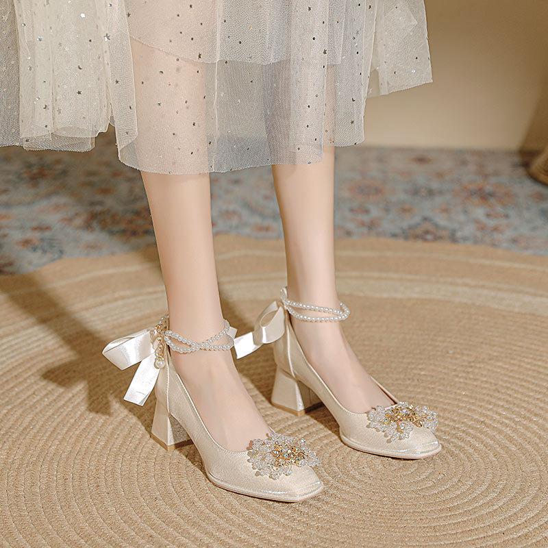 Square head high heels thick heel red wedding shoes pearl one-word strap middle heel Mary Jane shoes French bridesmaid shoes without tiring feet