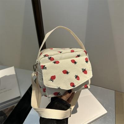 Borsa a tracolla alla moda e versatile Borsa a spalla singola quadrata piccola fragola morbida e carina