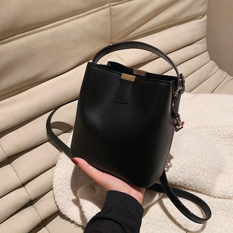 

Сумка-ниша премиум-класса женская 2025 новая 2025 сумка через плечо женская рабочая маленькая сумка сумка-ведро мягкая No specification чёрный