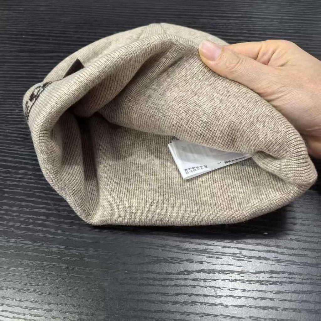 Zhao Lusi-Inspired Unisex Knitted Wool Beanie – Autumn/Winter Casual Style
