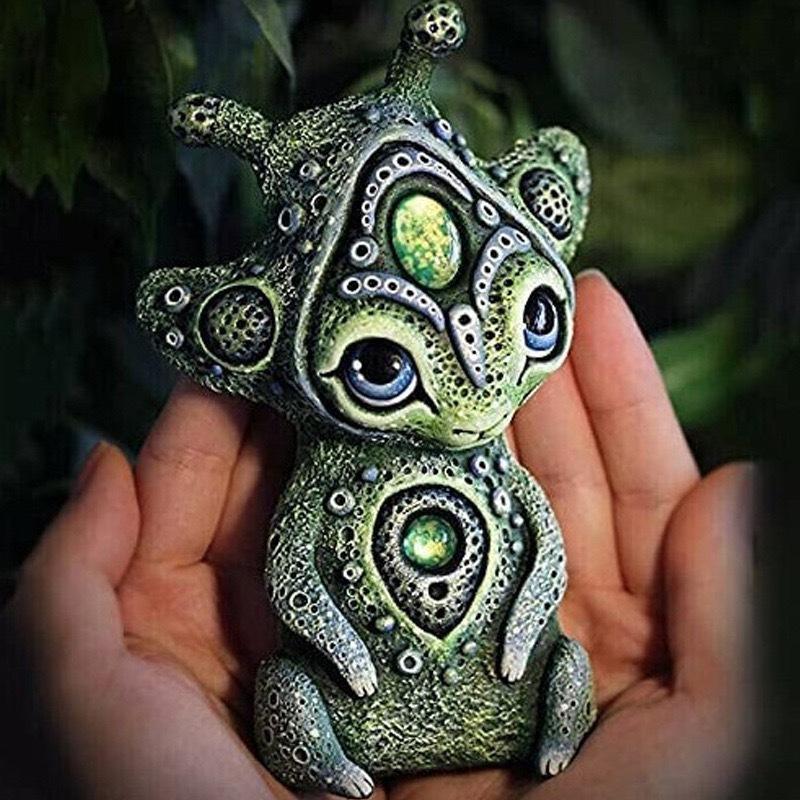 Three-eyed Alien Magic Alien Resin Decorative Items for Courtyard Design and Artistic Decoration