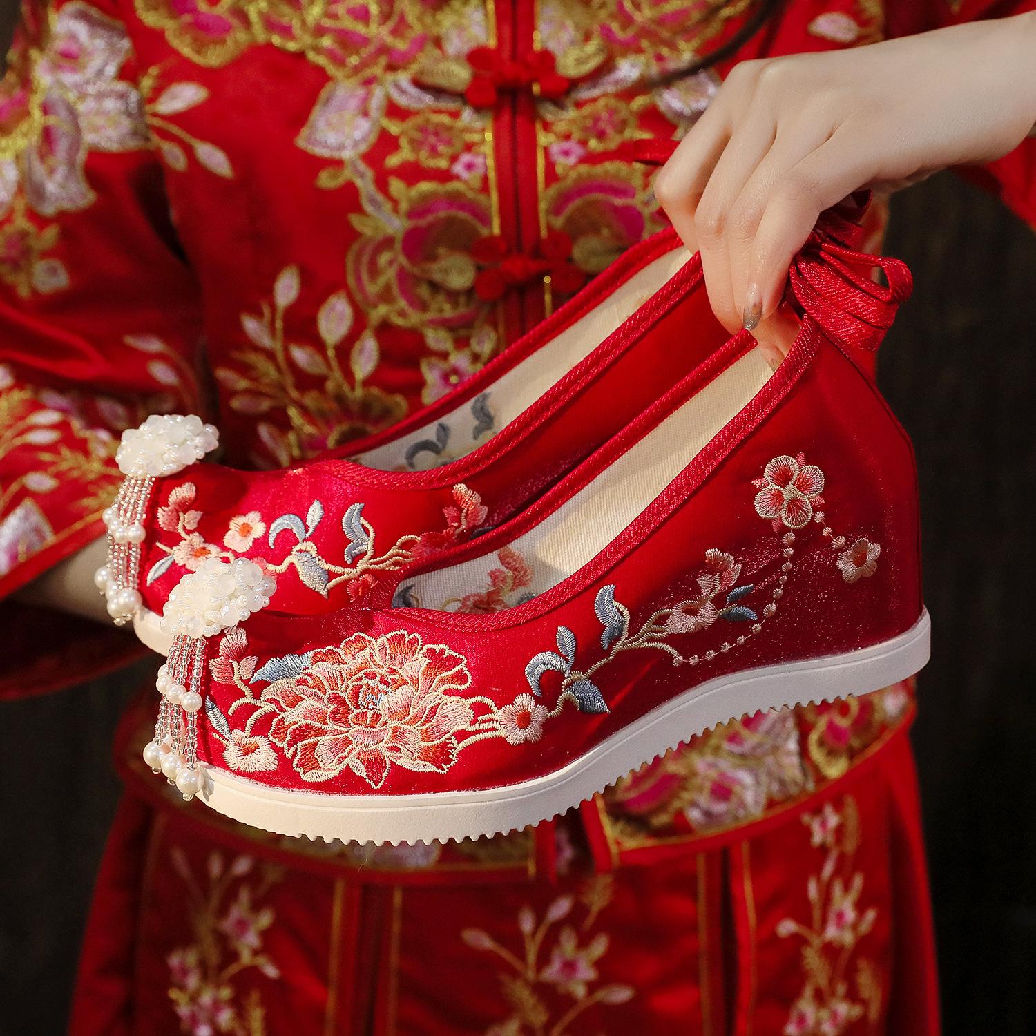 

Вышитые туфли Новые туфли ханьфу с бахромой в древнекитайском стиле 6 см внутренняя часть увеличивающая рост тканевая обувь 39