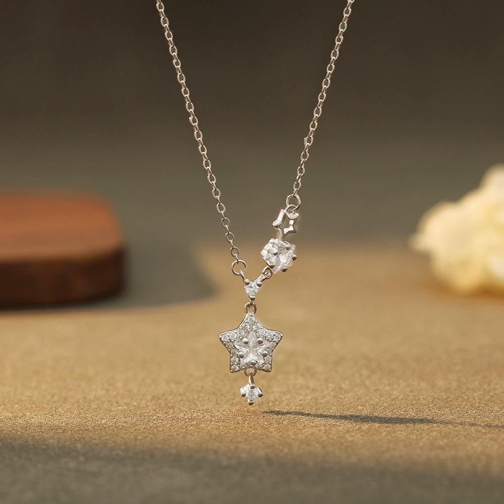 Flash diamond star necklace women's 2025 new light luxury niche neck chain light luxury niche design ins wind collarbone chain