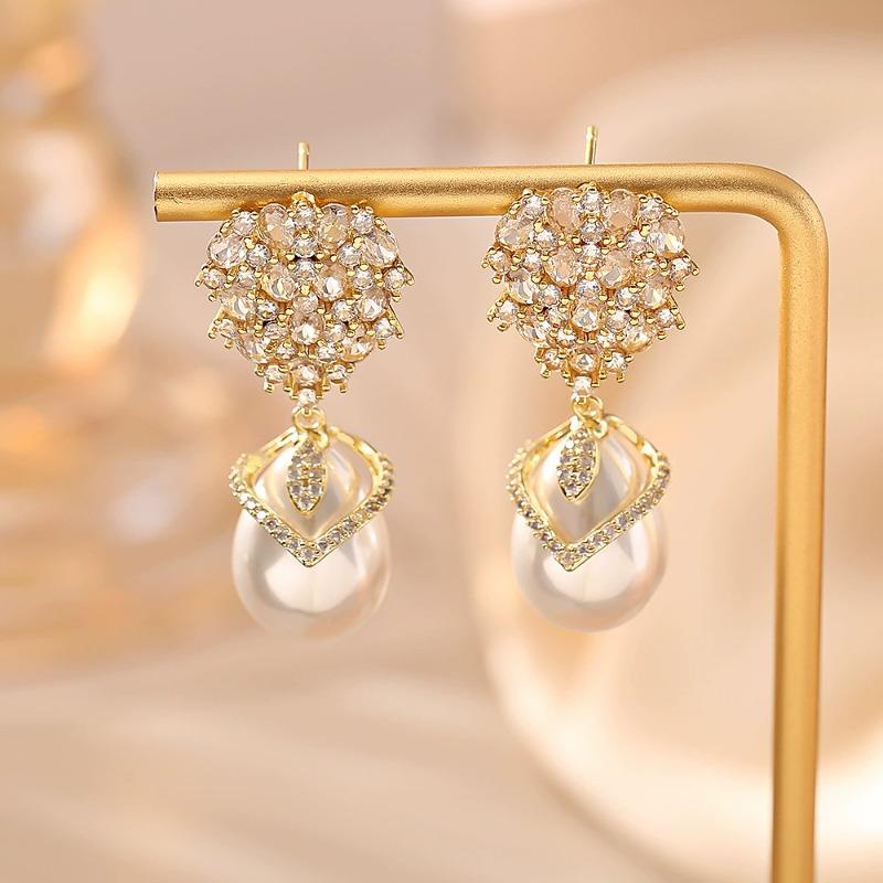 Elegant Pearl and Sparkling Cubic Zirconia Earrings for Women with a Sophisticated Style