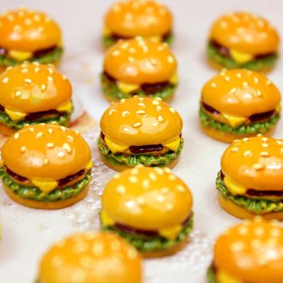 10Pcs Mini Lebensmittel Puppenhaus Hamburger Miniaturen Doppel Cheeseburger DIY Decor