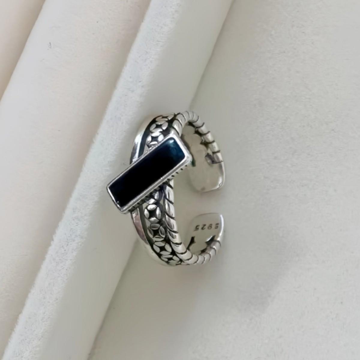 

Forest Style Multi-Layer Retro Twist Ring: Women s Fashionable Rectangular Black Drip Glue Design. античный серебряного