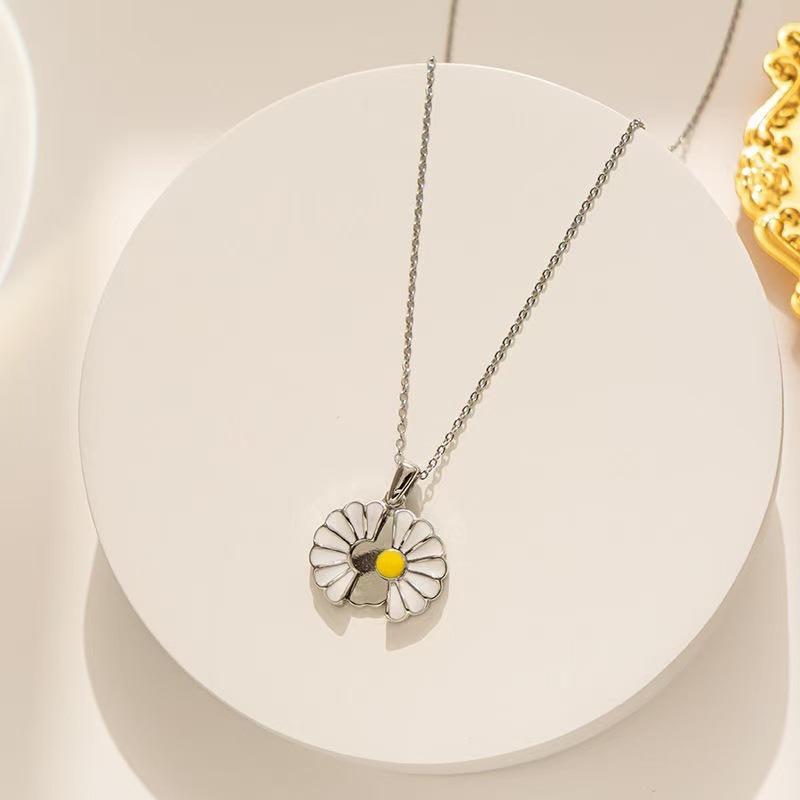 Titanium Steel Glaze Enamel Chrysanthemum Sunflower Pendant Can Be Opened Chain Handmade Sunflower Necklace Adjustable