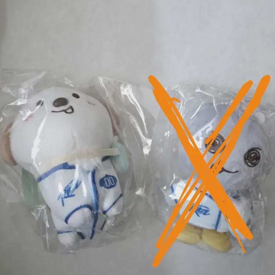 

RIIZE Всплывающий магазин 10 см Пони продает это.