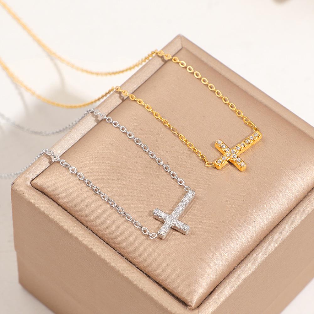 European Titanium Steel Diamond Cross Necklace for Women – Stylish, High-End, Non-Fading Clavicle Chain