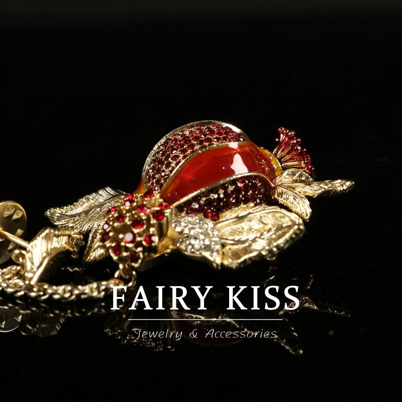 Retro and Antique Style Enamel Brooch Inlaid with Colored Diamonds, Exquisite Pomegranate Brooch, Hot-selling in Autumn and Winter Wholesale