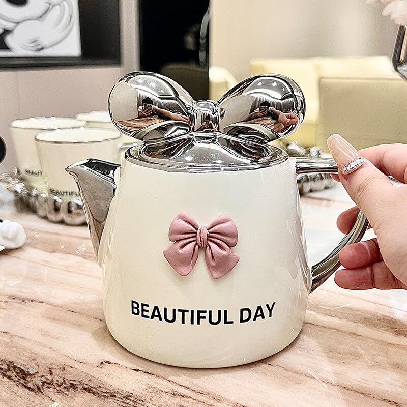 Qianxing Bowknot Ceramic Pitcher & Mug Set