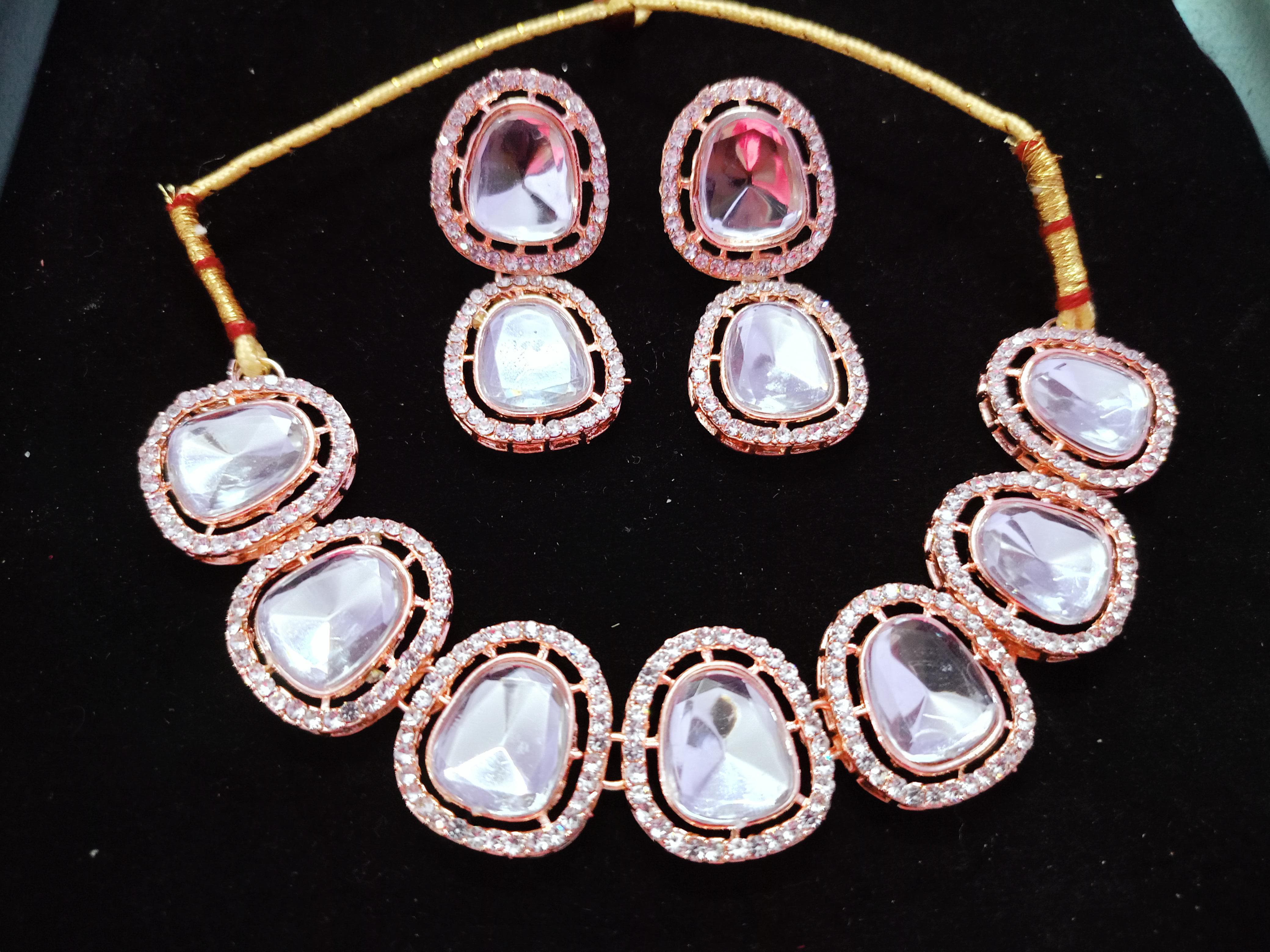 

Жемчуг и камень золотого тона обитые индийским модным комплектом ювелирных изделий для женщин Adjustable розового золота