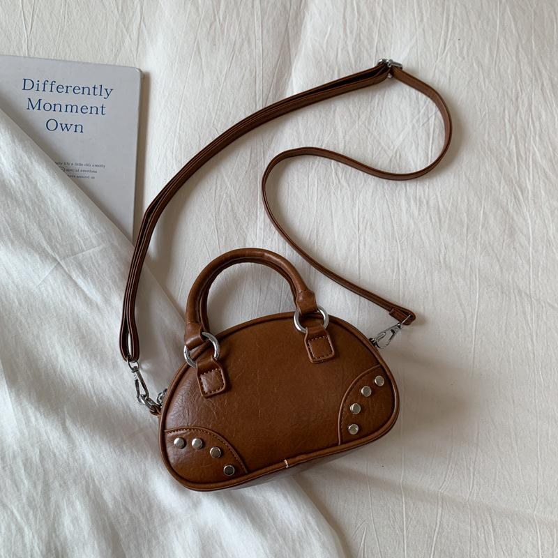 

Textured niche retro foreign style handbag women s 2025 summer new simple fashion bowling shoulder messenger bag коричневий