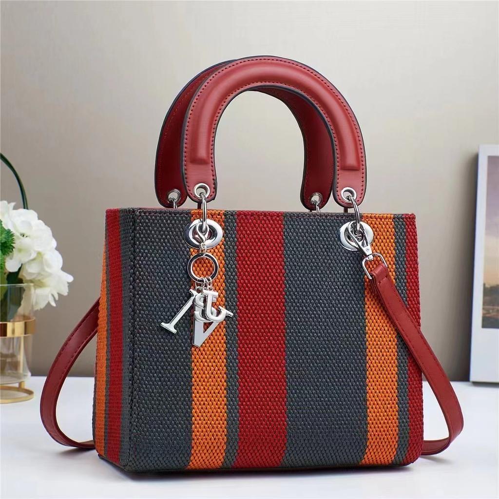 A Nova Bolsa de Mão Feminina Patchwork Color-blocking É Versátil e Exala Um Senso de Luxo. A Bolsa Tiracolo de Ombro de Grande Capacidade é Tendência