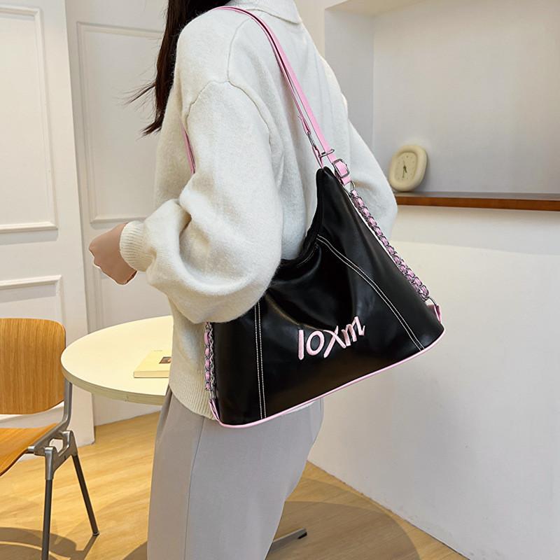 Stylish Minimalist Womens Shoulder Bag Fall 2023 Trendy Commuter Tote