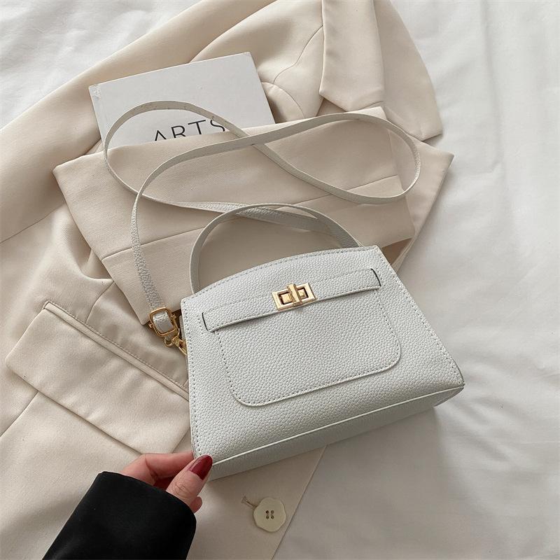 

Черная портативная маленькая сумка женская 2025 новая супер огонь высококлассная легкая роскошь нишевая на одно плечо через плечо квадратная сумка весна