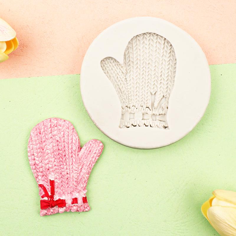 Cartoon Bear Christmas Silicone Mold - Plush Glove Shape for Creative Baking & Cake Decoration