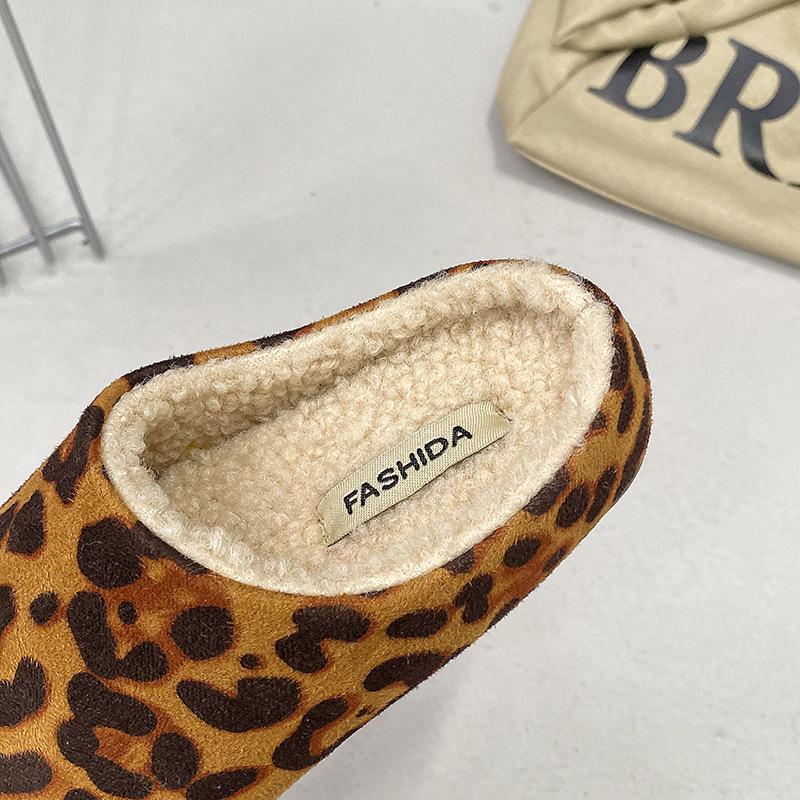 2025 Kids' Autumn/Winter Retro Cartoon Birkenstock Fur Slippers: Korean Style, Versatile & Fashionable for Outdoor Use.