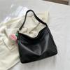Fashionable and Versatile Shoulder Bag New Daily Commuting Crossbody Bag Simple and Personalized Bucket Bag