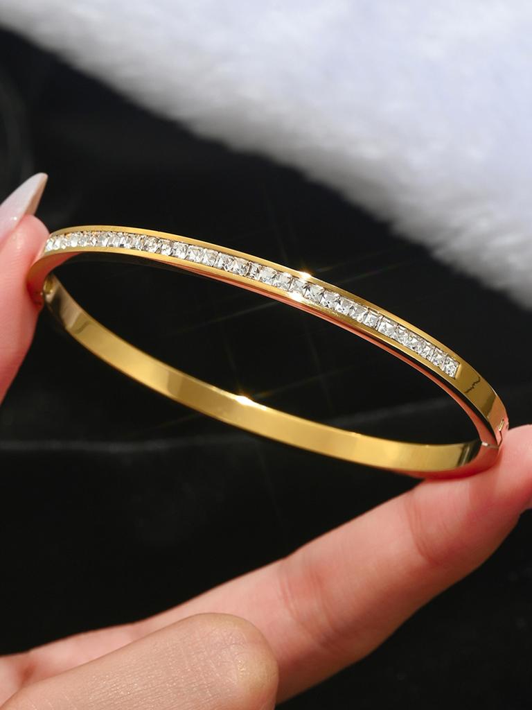 Europe and the United States Hot Stainless Steel Four-leaf Clover Lucky Bracelet Fashion Women's Nail Bracelet Gold Bangles
