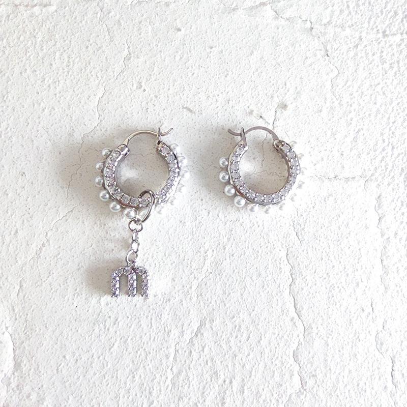 

Сережки з перлами жіночі холодний вітер металеві сережки темперамент особистість ніша дизайн сенс сережки з цирконом срібний