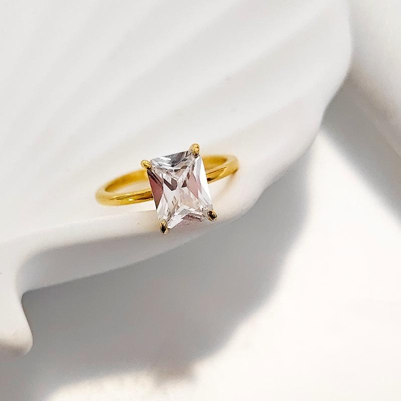 wedding high luxury oval zircon women's ring fashion advanced 18K gold simple titanium steel ring