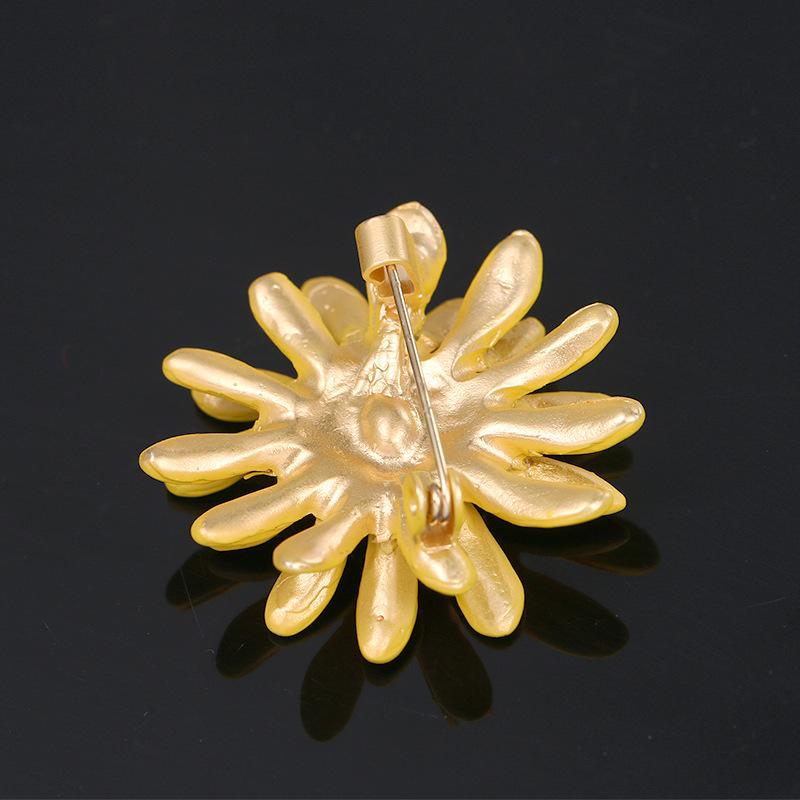 Trendy Simple Enamel Daisy Flower Brooches For Women Korean Elegant Cute Jewelry Party Wedding Birthday Gifts Unisex Brooch Pins