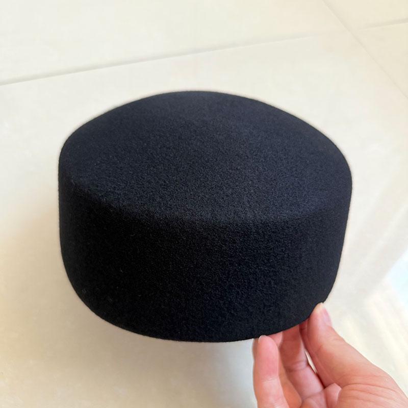 Vintage Hard Top Flat Fedoras Hats Women 100% Wool Felt Berets Hat Wedding Fascinator Caps Wedding Cocktail Party Pillbox Hat
