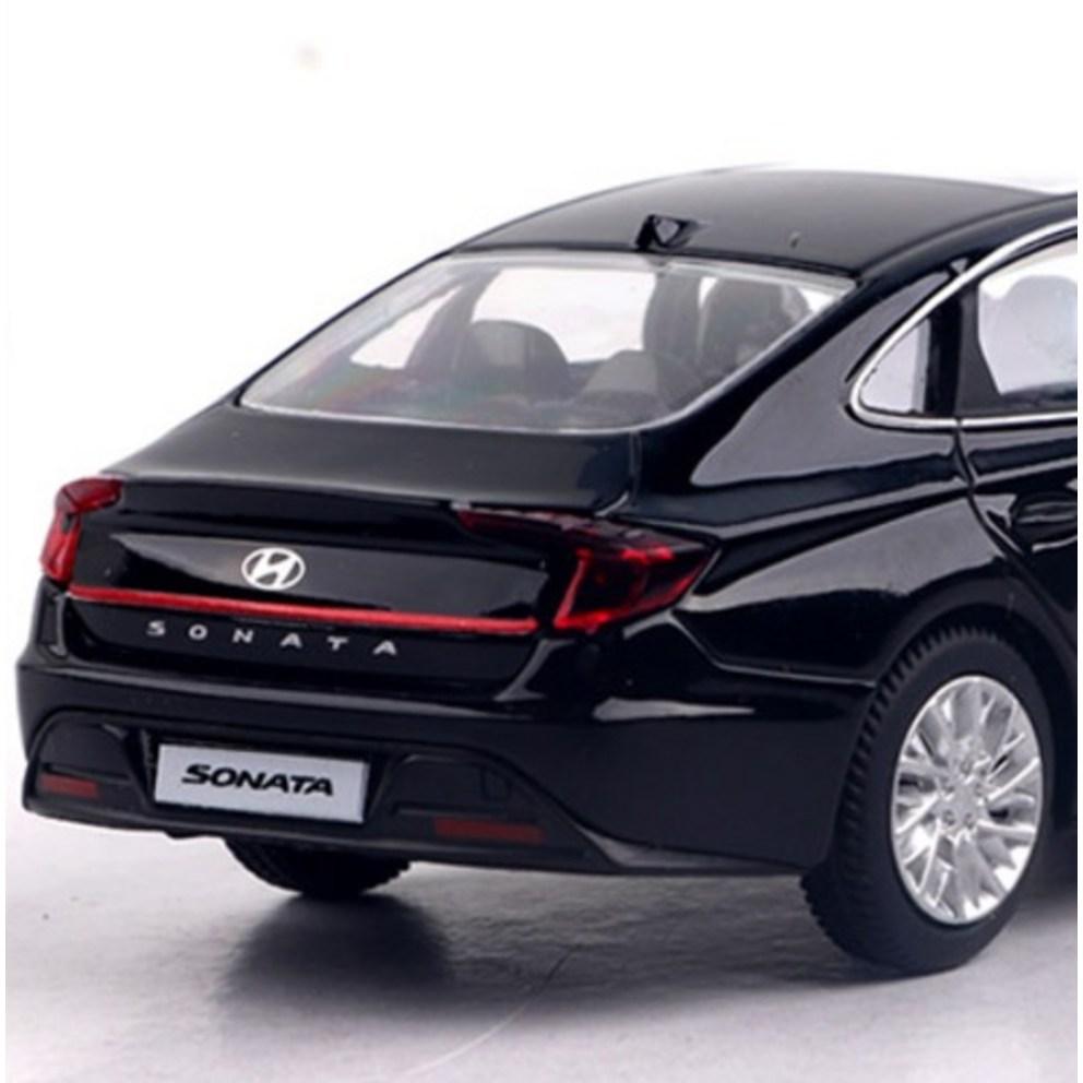Welly Hyundai Sonata DN8 Diecast Model Car, Black, 1pc