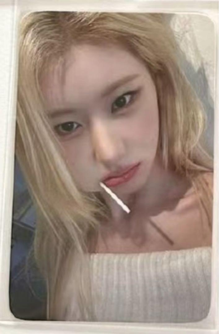 

[USED] itzy GOLD withmuu 1.0 Autograph Session Limited Trading Card Chaeryun