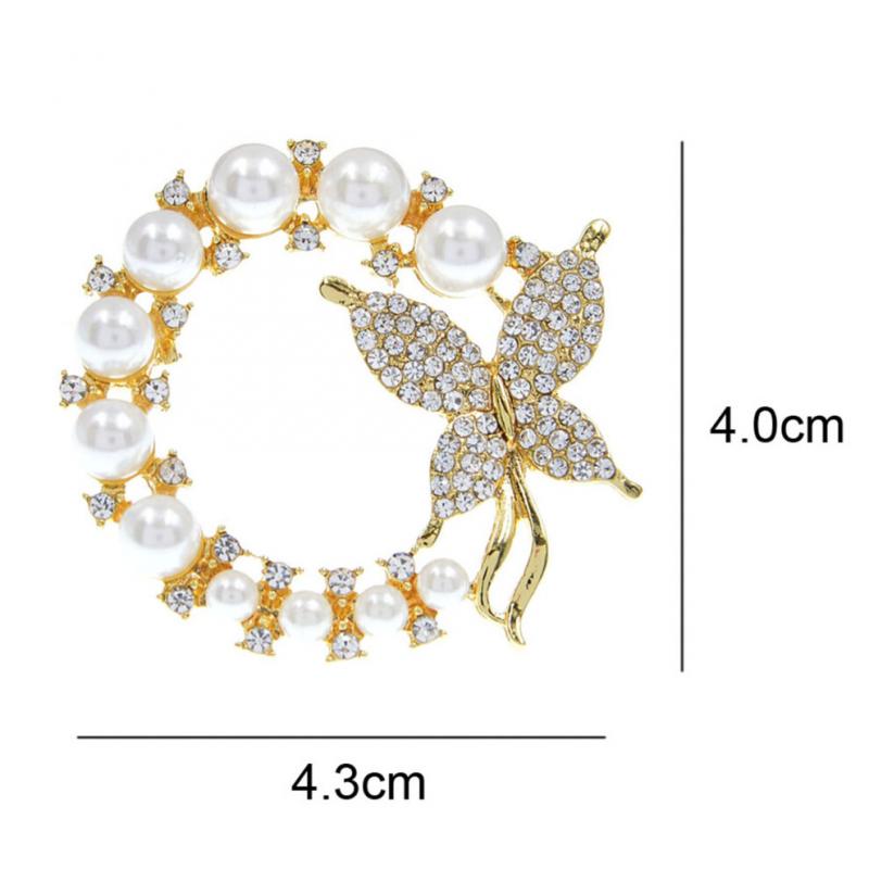 Women's round pearl and rhinestone brooch, Baroque style, modern elegance, butterfly design, suitable for parties and weddings.