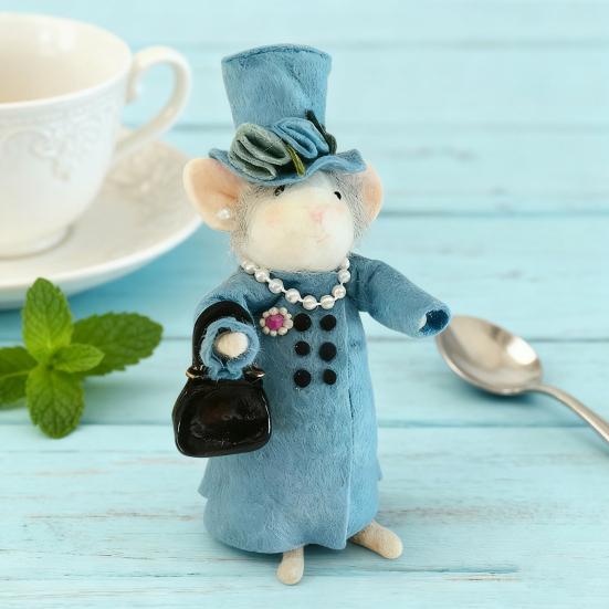 Christmas Felt Mouse Cute Felt Mouse Lady Figurine Needle Felted Mouse Ornament for Festive Holiday Tabletop Mantel Desk Decoration