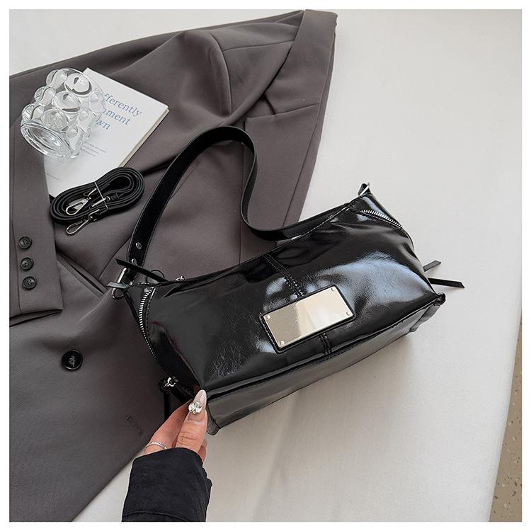 

2025 summer new fashion high-end commuter bag oil wax leather underarm shoulder bag women s niche messenger bag tide чёрный